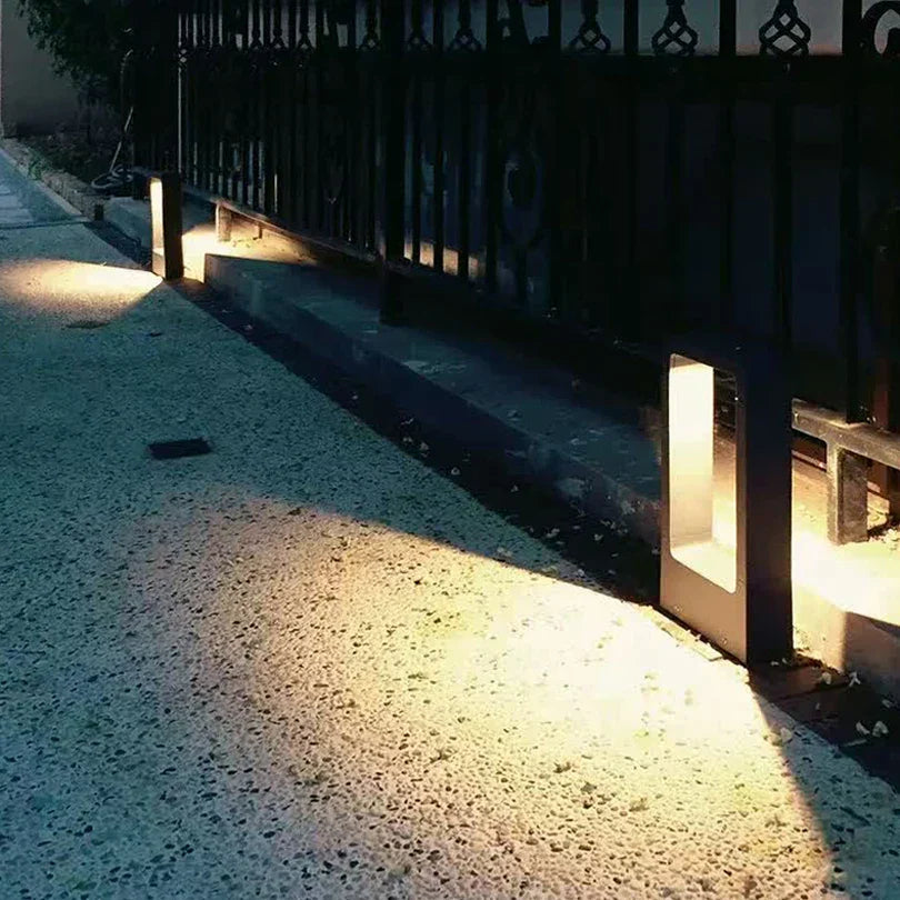AquaGlow - Vodotesná trávová lampa