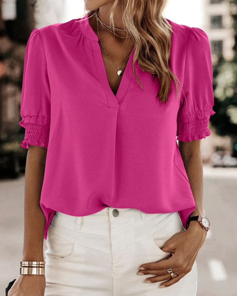 Leicht & Elegant – Kurzärmelige Bluse mit V-Ausschnitt