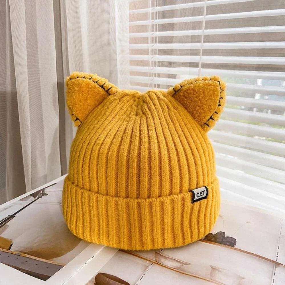 Pletená zimná čiapka s mačacími uškami - PurrWarm