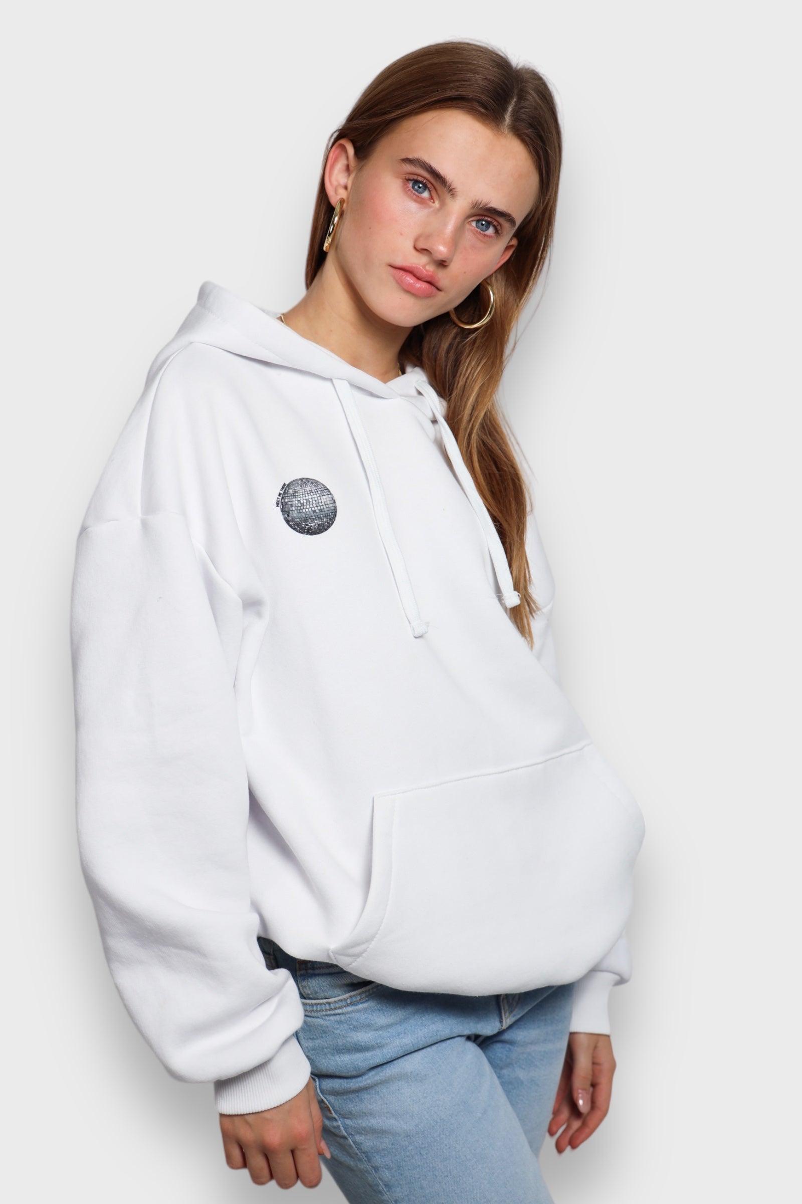 DiscoVibe Hoodie - Weißer Damen-Kapuzenpulli mit Discoball-Aufdruck - Trendy und Uniekv