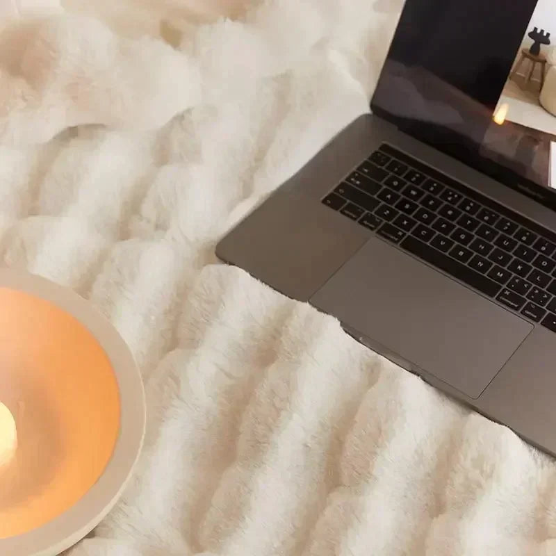 Prenosná chlpatá umelá kožušinová deka - VeluLuxe