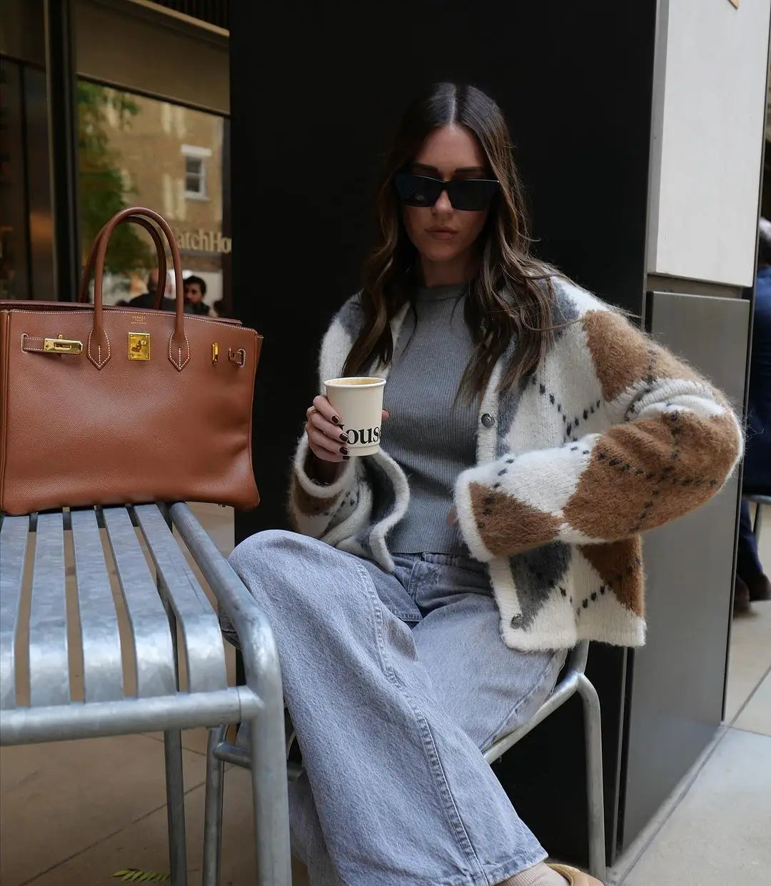 Kaye pletený sveter | pletený sveter s výstrihom do V, gombíkovou légou a károvaným vzorom