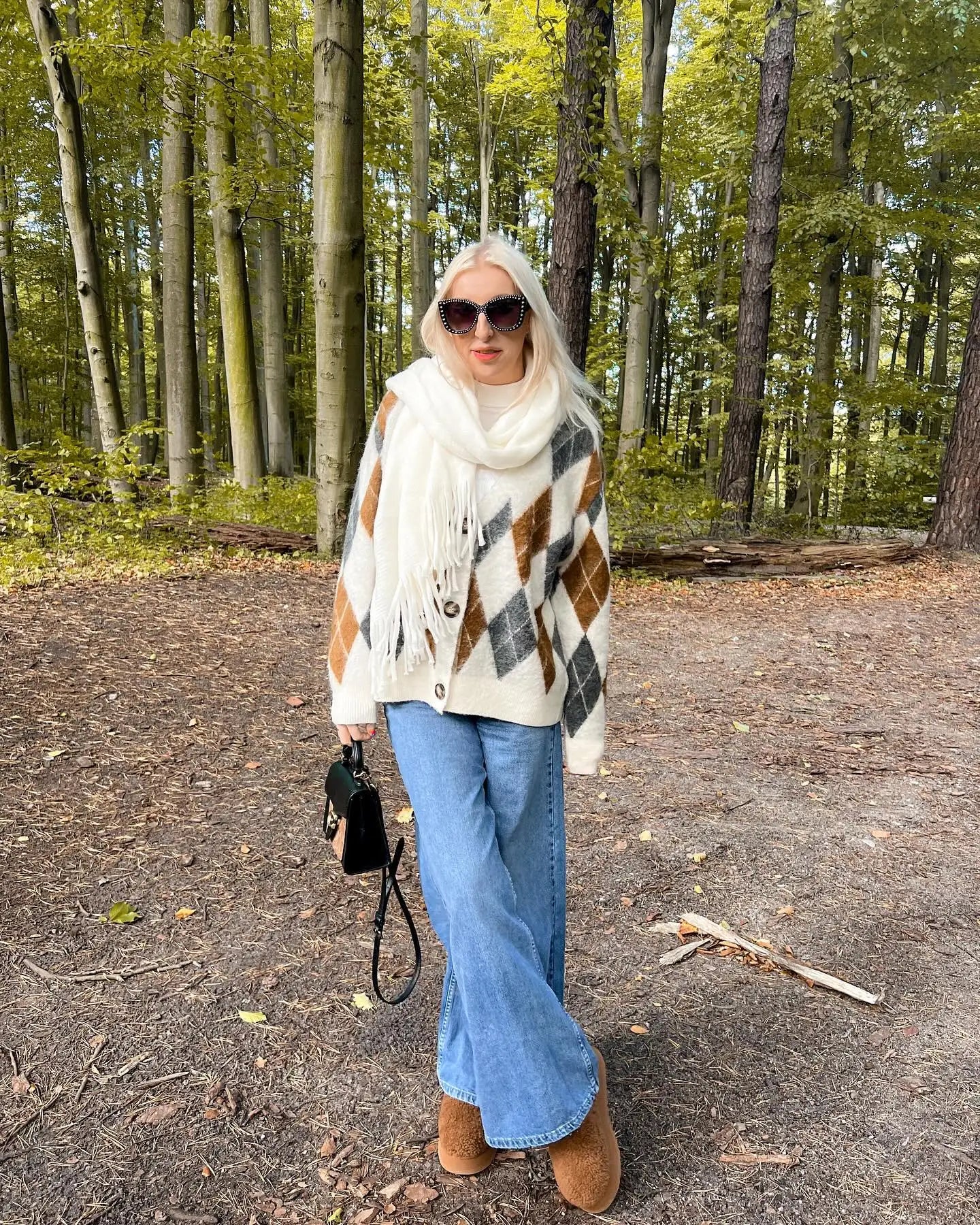 Kaye pletený sveter | pletený sveter s výstrihom do V, gombíkovou légou a károvaným vzorom