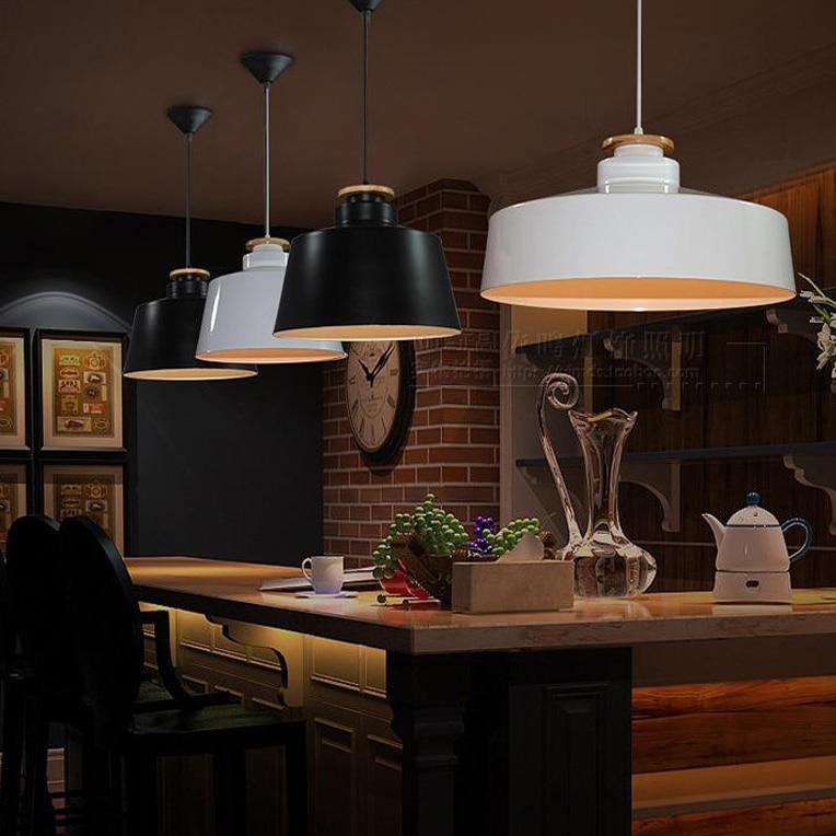 Nordaro – závesné svietidlo kov a drevo v škandinávskom dizajne