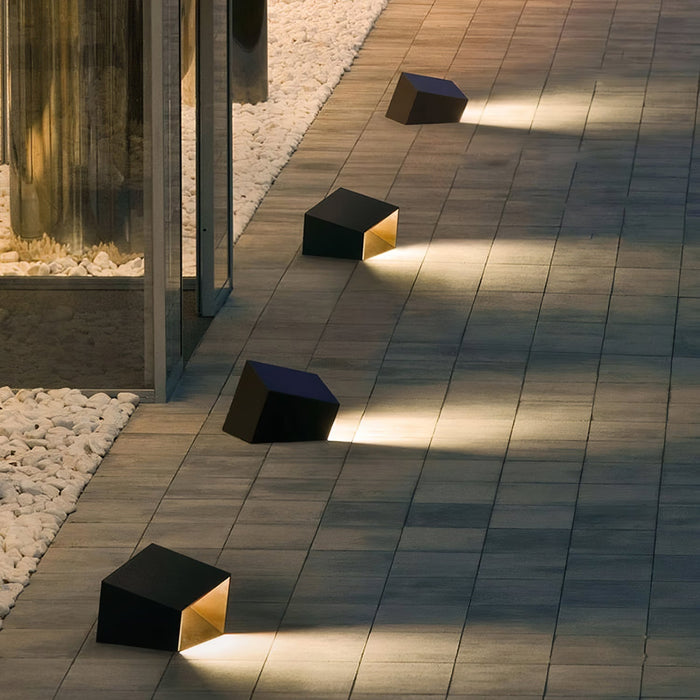 Cube - solárna lampa do záhrady