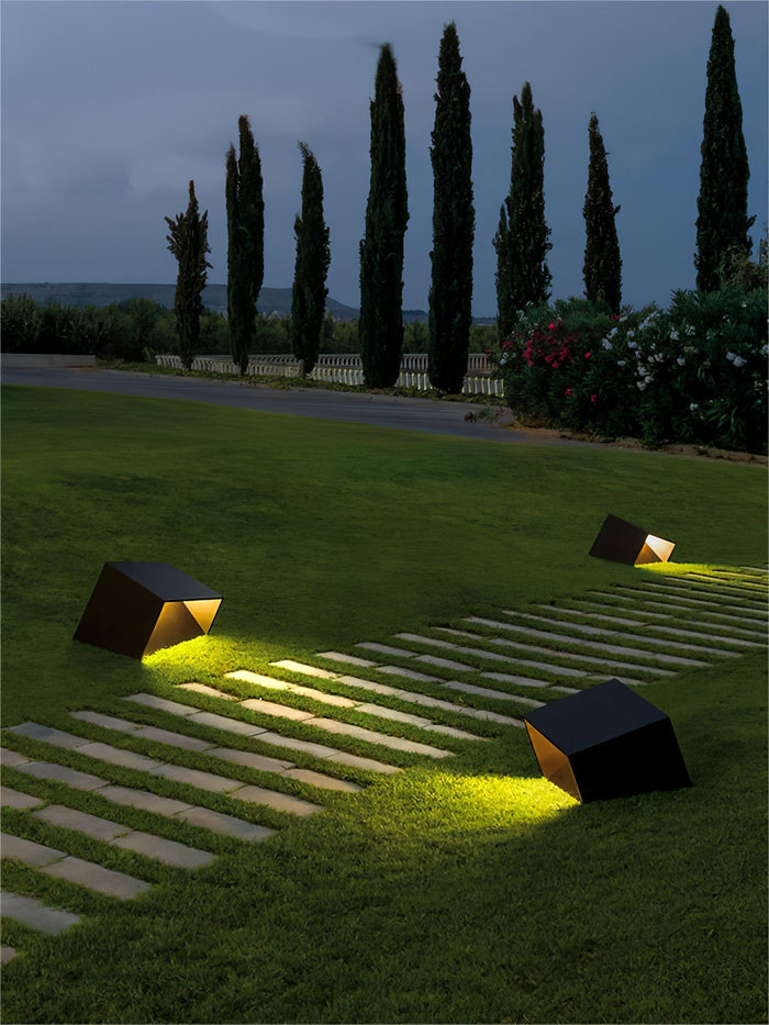 Cube - solárna lampa do záhrady