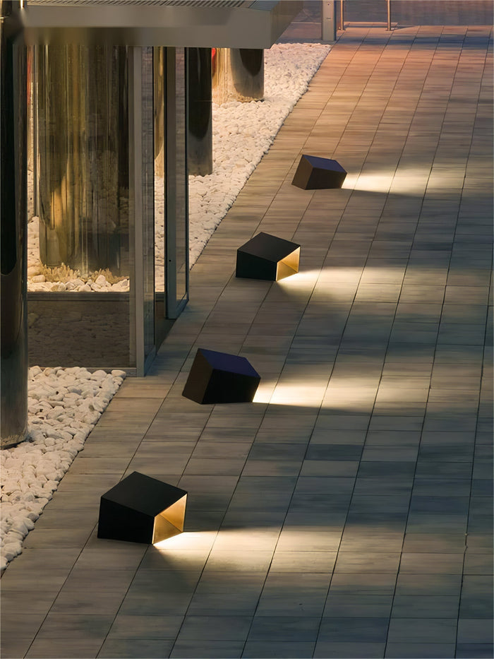 Cube - solárna lampa do záhrady
