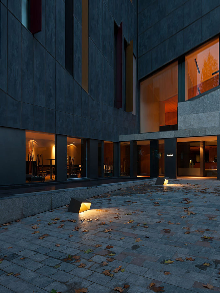 Cube - solárna lampa do záhrady