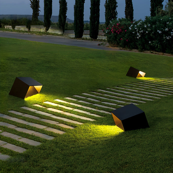 Cube - solárna lampa do záhrady