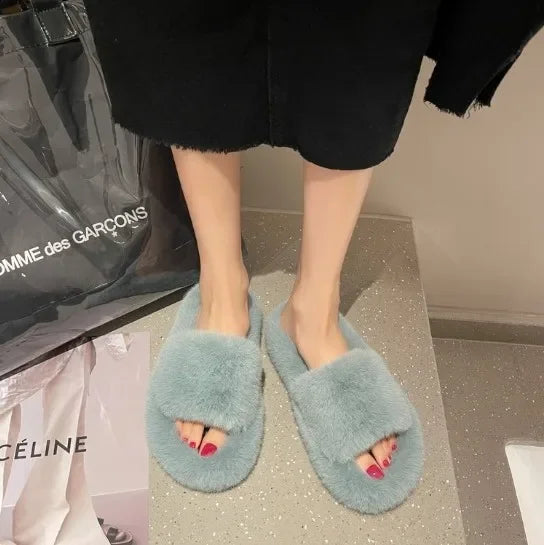 FurGlam - papuče z mäkkej kožušiny s prekríženými remienkami