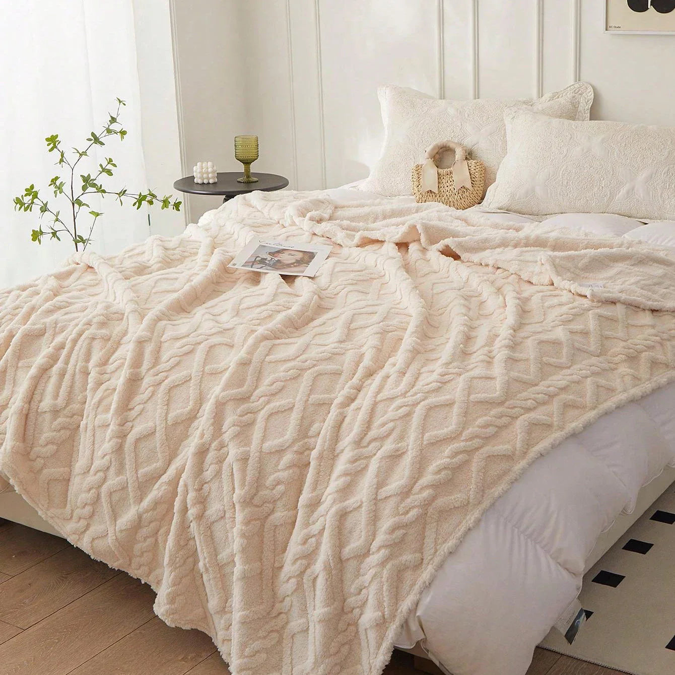 CozyNest – Plyšová coral fleece deka na pohovku a posteľ ľahká a mäkká