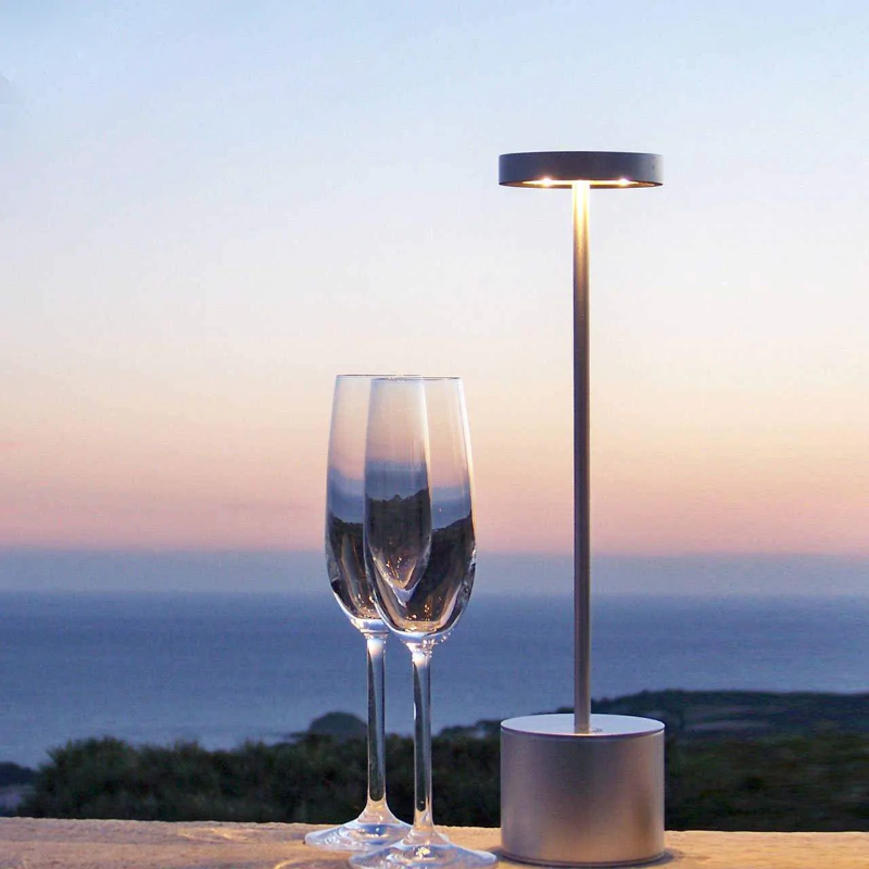 Lumivio – Bezdrôtová LED stolná lampa stmievateľná, kovová, prenosná