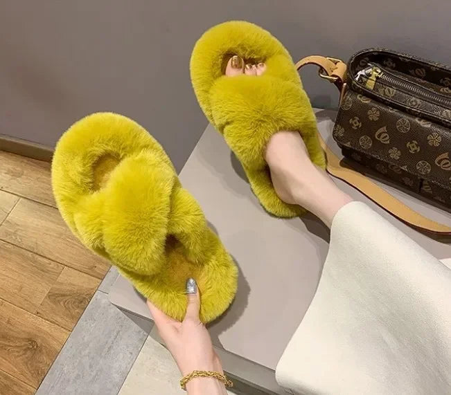 FurGlam - papuče z mäkkej kožušiny s prekríženými remienkami
