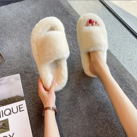 FurGlam - papuče z mäkkej kožušiny s prekríženými remienkami