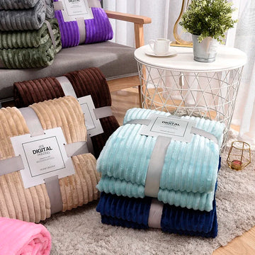 SoftLoom – Flauschige Flanell-Decke Gestreift für Sofa, Bett & Reisen