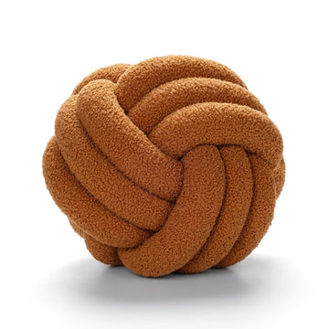 Knotiva – Pyntepude i bomuldsfleece med trefoldet knudedesign