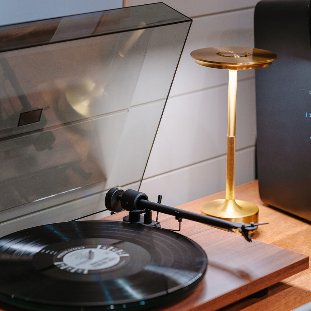 Devako MetalSense | Bezdrôtová stolná lampa z kovu