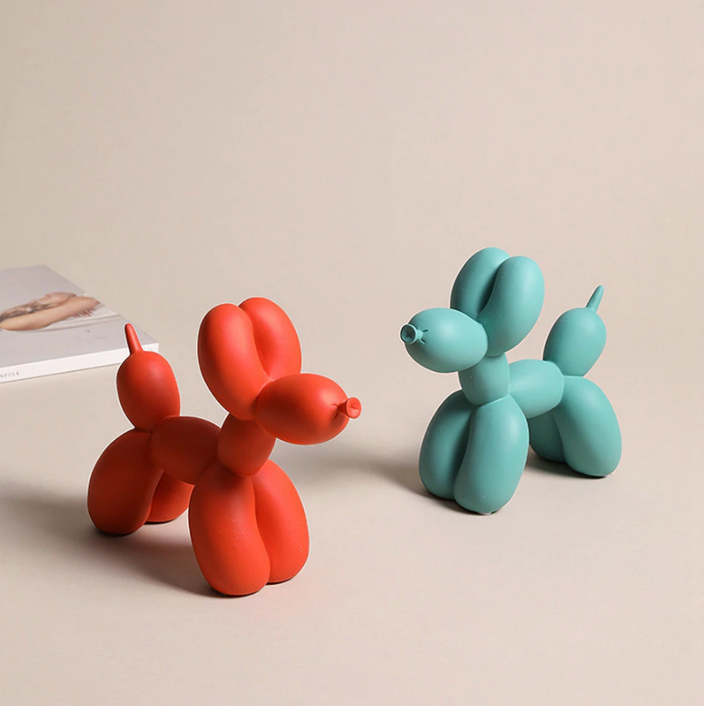 Artivio – Socha balónového psa z polyresínu, farebná, 20 cm