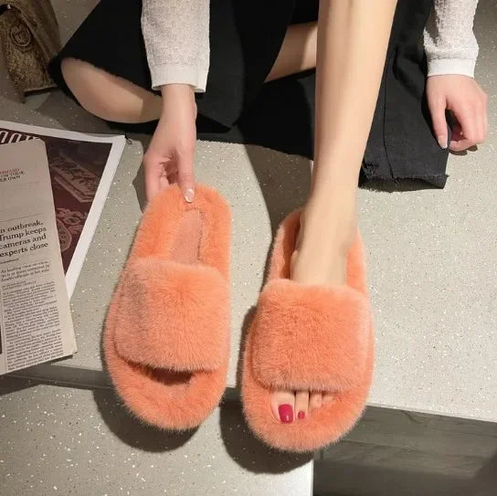 FurGlam - papuče z mäkkej kožušiny s prekríženými remienkami