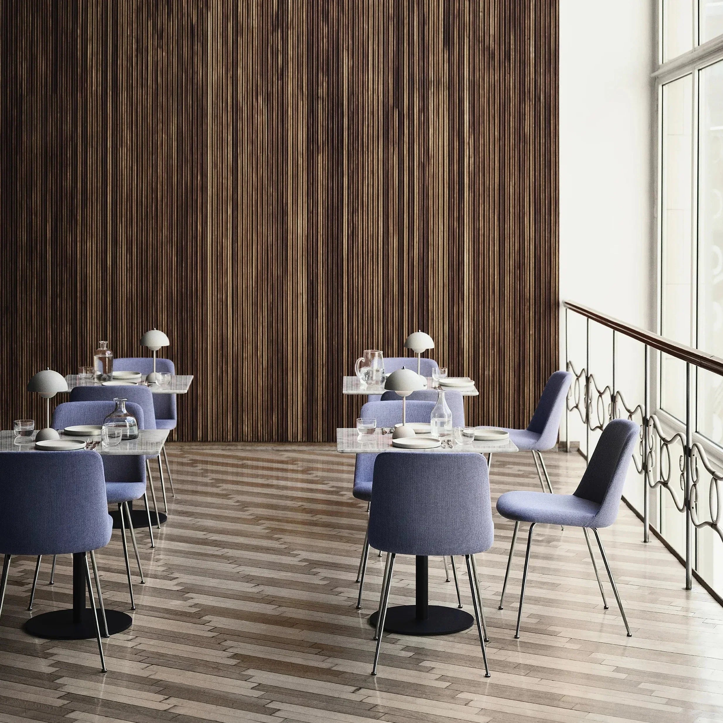 LunarGlow - LED stolná lampa pre atmosférické interiéry