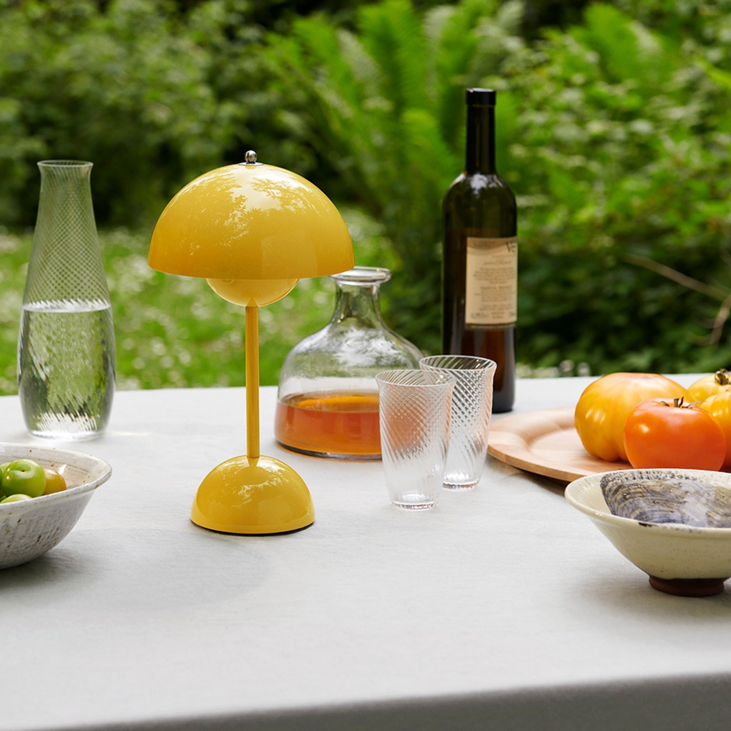 LunarGlow - LED stolná lampa pre atmosférické interiéry