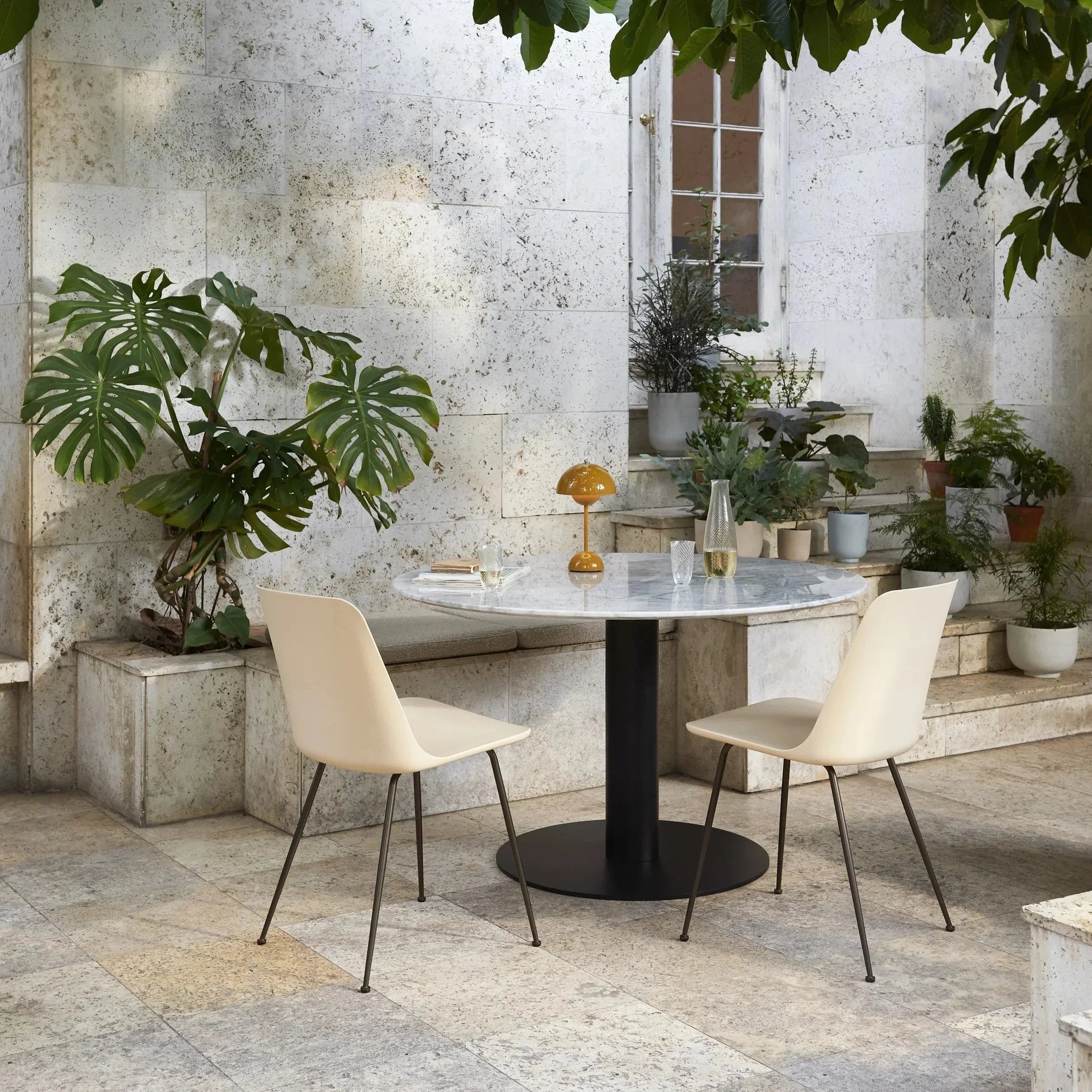 LunarGlow - LED stolná lampa pre atmosférické interiéry