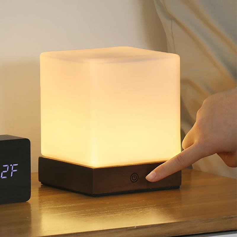 GlowCube - Batteriebetriebene kabellose LED-Tischlampen für eine nordische Mini-Schreibtischleuchte