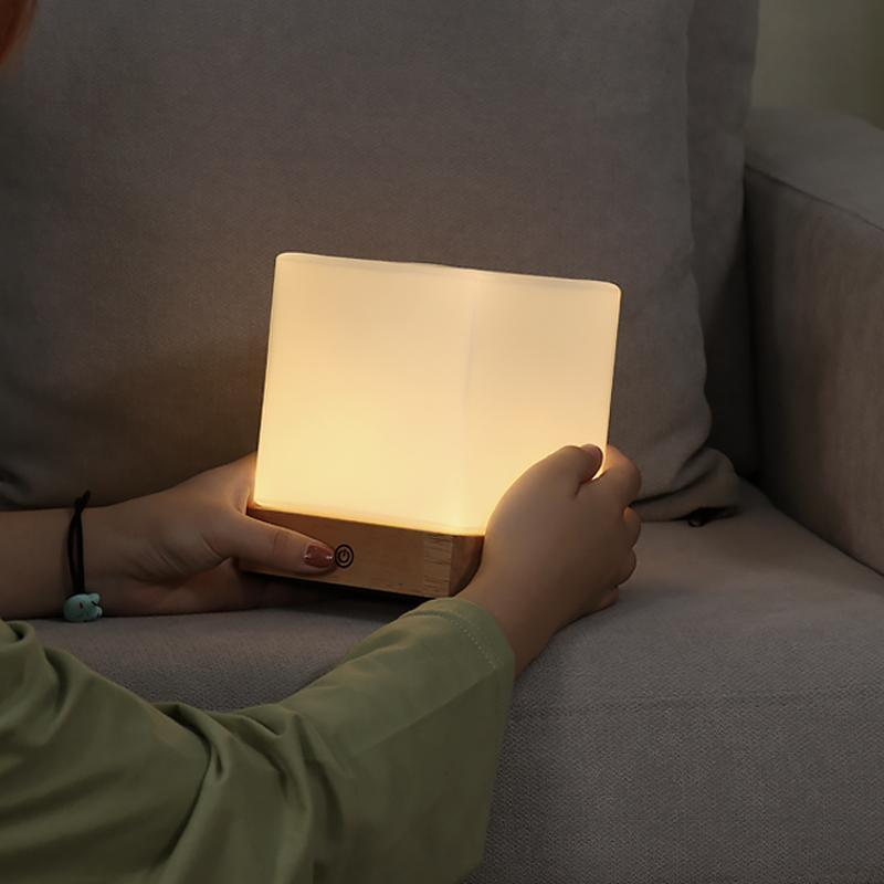 GlowCube - Batteriebetriebene kabellose LED-Tischlampen für eine nordische Mini-Schreibtischleuchte