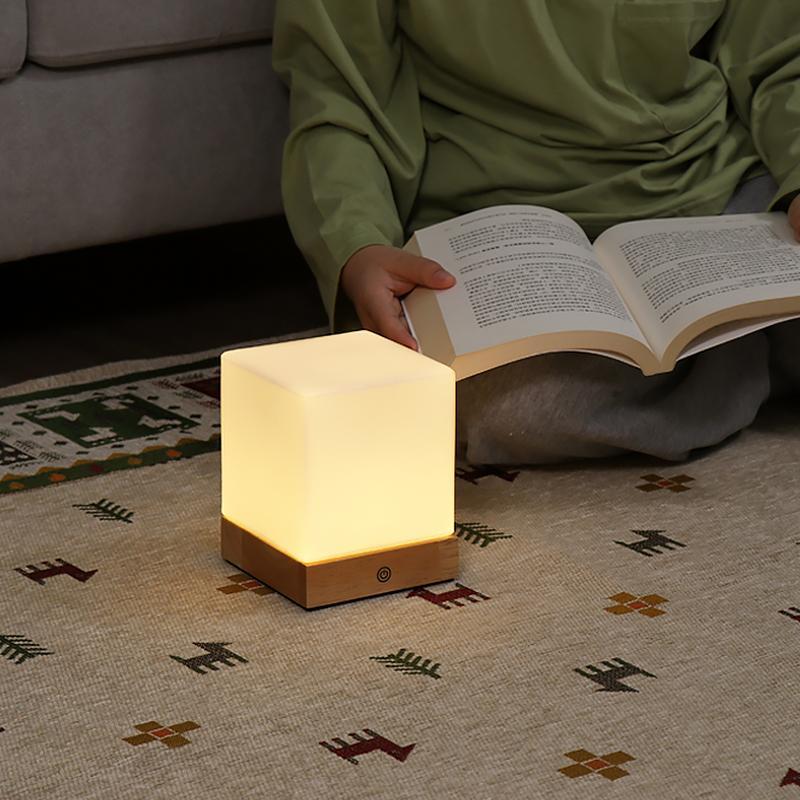GlowCube - Batteriebetriebene kabellose LED-Tischlampen für eine nordische Mini-Schreibtischleuchte