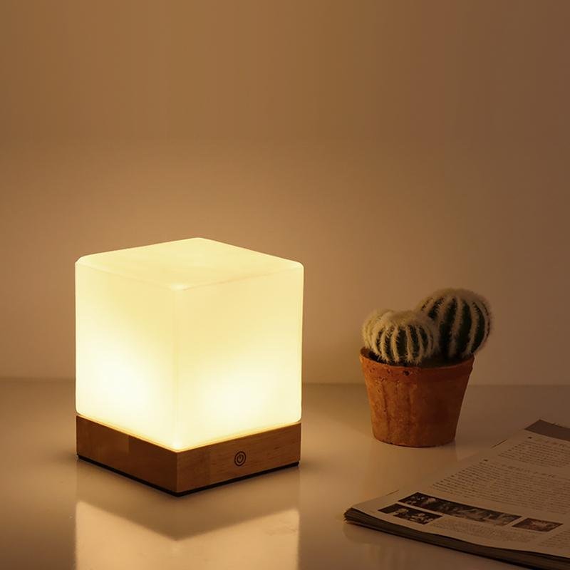 GlowCube - Batteriebetriebene kabellose LED-Tischlampen für eine nordische Mini-Schreibtischleuchte