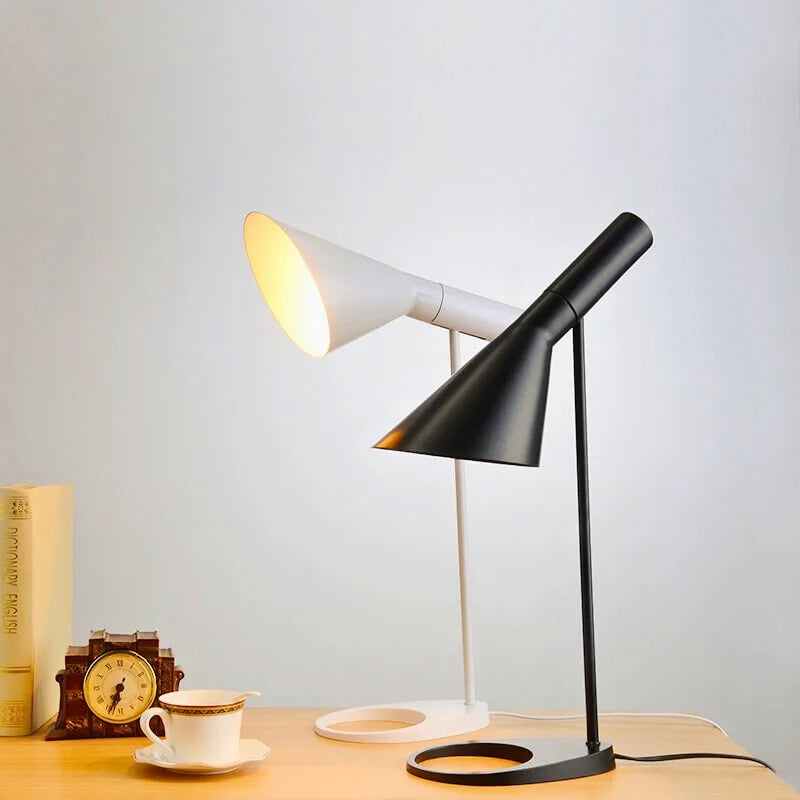 MinimalGlow - Moderná LED stolná lampa s elegantným dizajnom