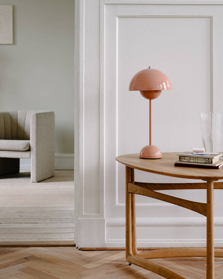 Devako Umbrilight - stolná lampa s retro tienidlom