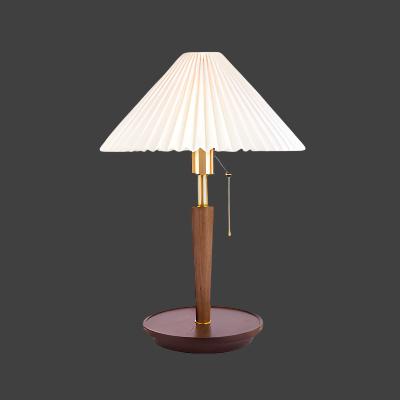 Pleatwood - stolná lampa z skladaného dreva