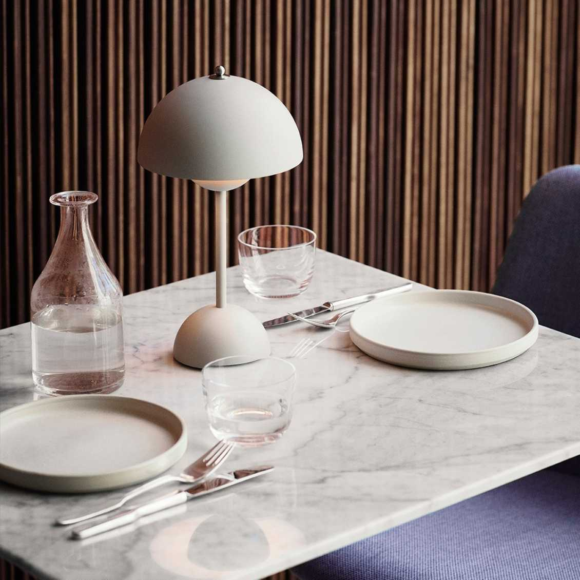 LunarGlow - LED stolná lampa pre atmosférické interiéry