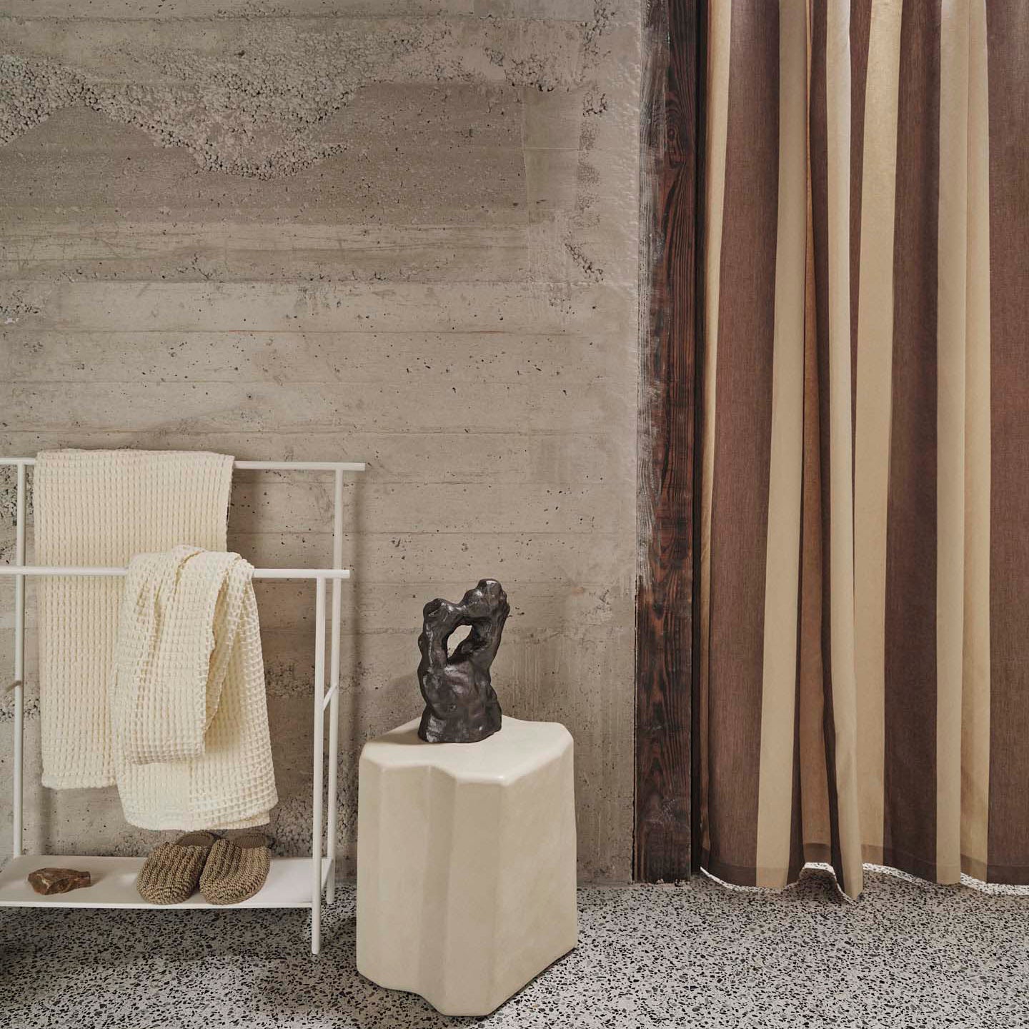 Laverne – Chambray záves do sprchy vodoodpudivý v pieskovej optike