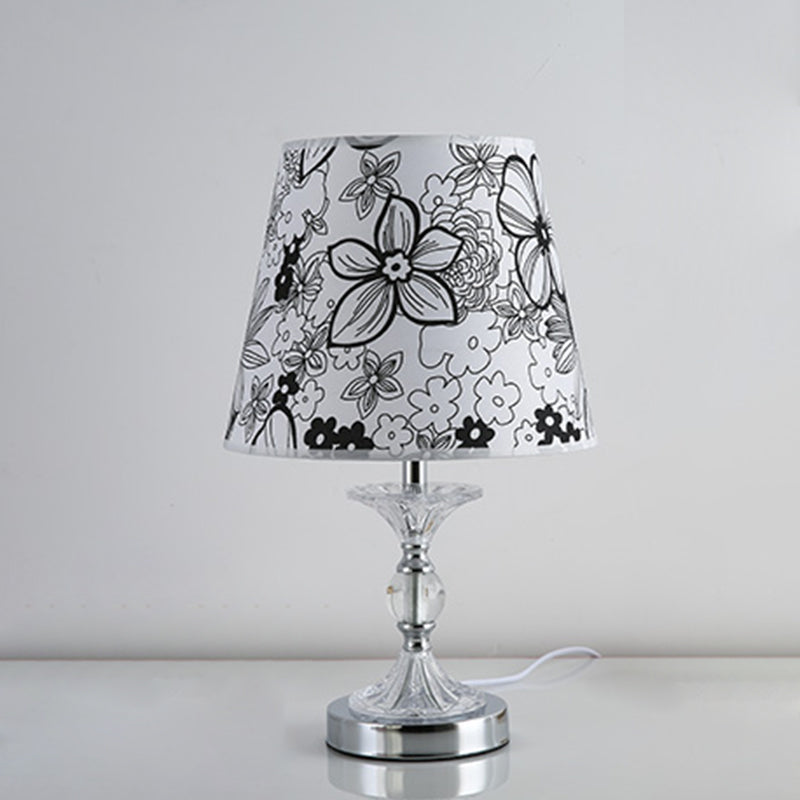 LuminArts - Stilvolle Tischleuchte mit floralem Design