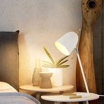 GlowJulia - lampada da tavolo con cupola in ferro e base a forma di V