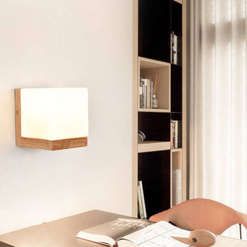 EcoShine - Moderne Wandleuchte aus Holz mit kubischem Sockel