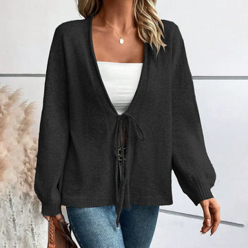 Klassischer einfarbiger Pullover mit V-Ausschnitt - Mylah