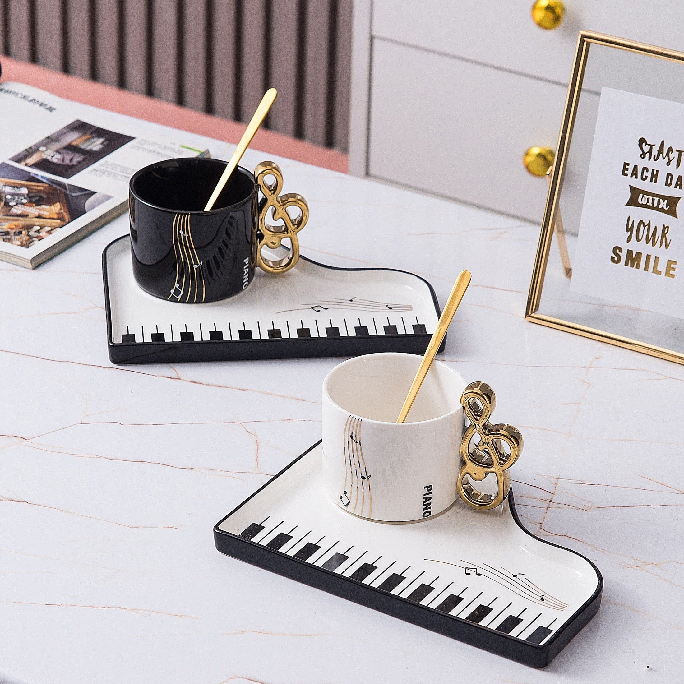 Notano – Ensemble de tasses motif piano en céramique & plateau – pour les amateurs de musique