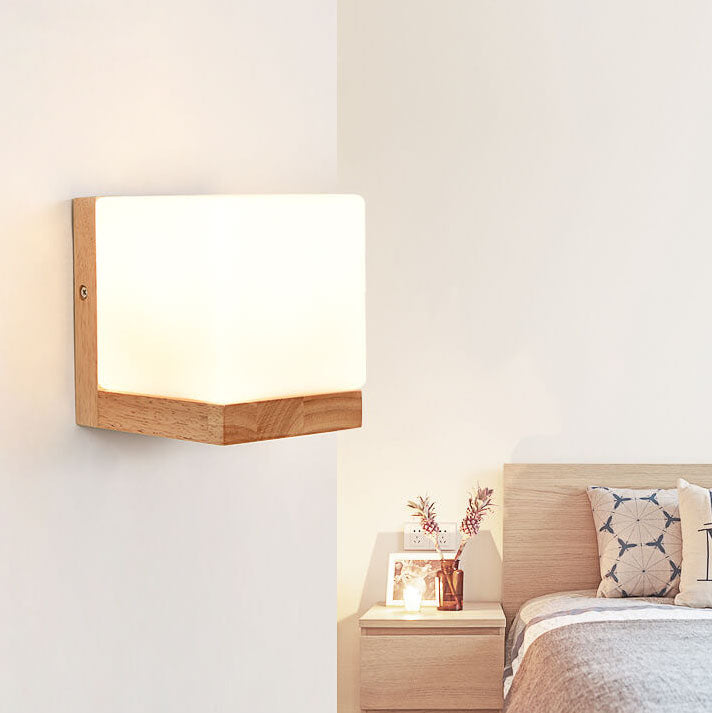 EcoShine - Moderne Wandleuchte aus Holz mit kubischem Sockel