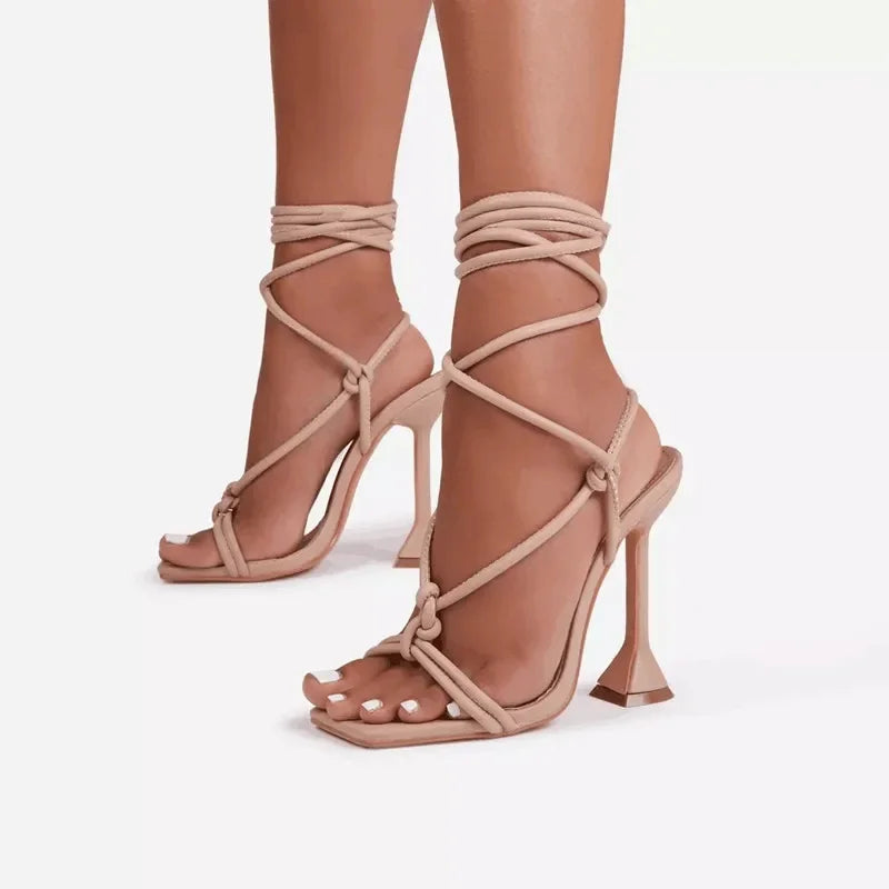 Sandalen mit Riemchen und Knöchelumwicklung - Khloe