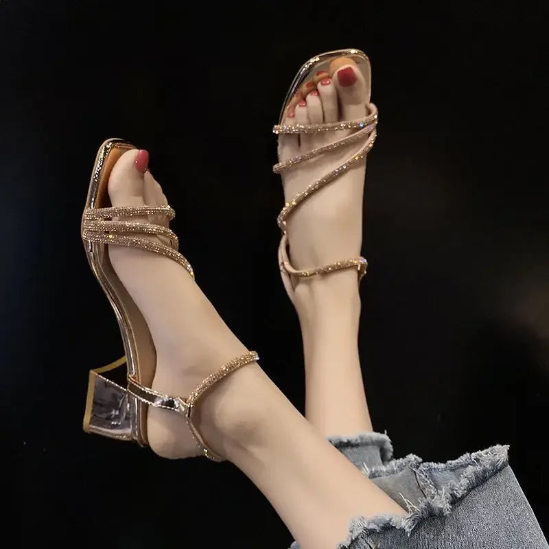 Elegante Sandalen mit funkelnden Strasssteinen - Saylor