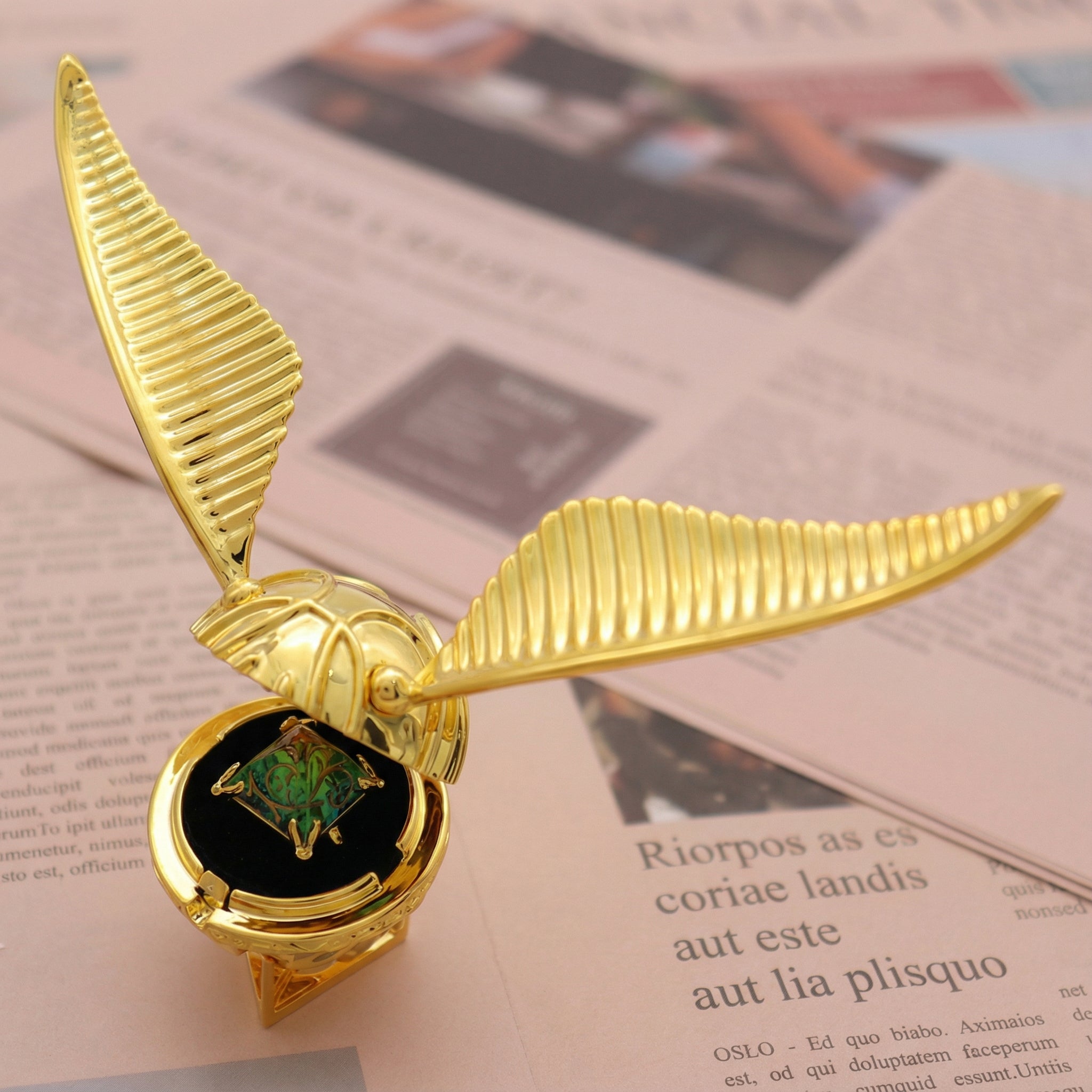 Ringbox mit Flügelmechanik – Vergoldetes Design & Bewegliche Konstruktion