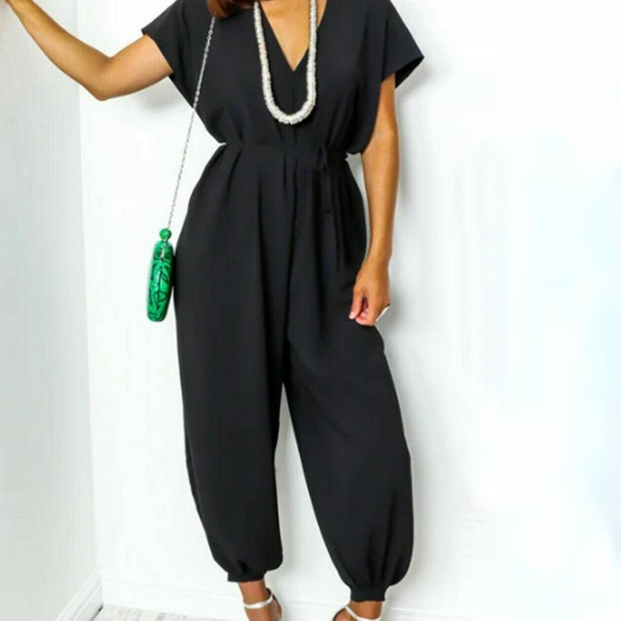 Devako Dena - Lässiger Jumpsuit mit V-Ausschnitt