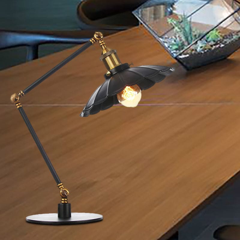 LightStyle - Verstellbare Vintage-Lampe mit gewelltem Metallschirm