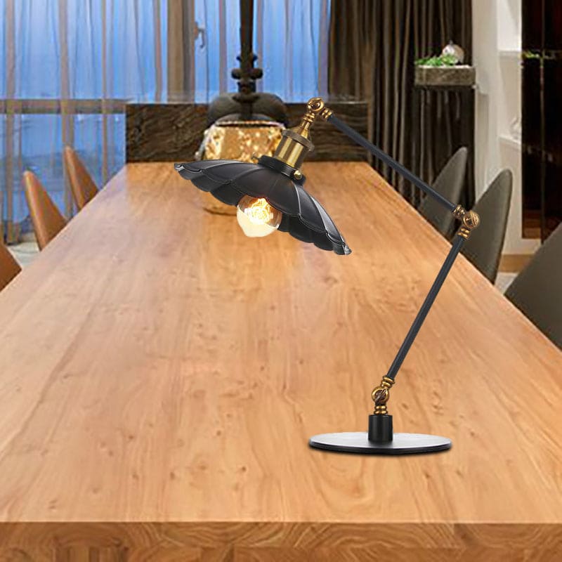 LightStyle - Verstellbare Vintage-Lampe mit gewelltem Metallschirm