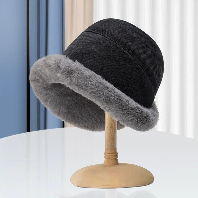 Trendige Wintermütze für Frauen - FrostChic