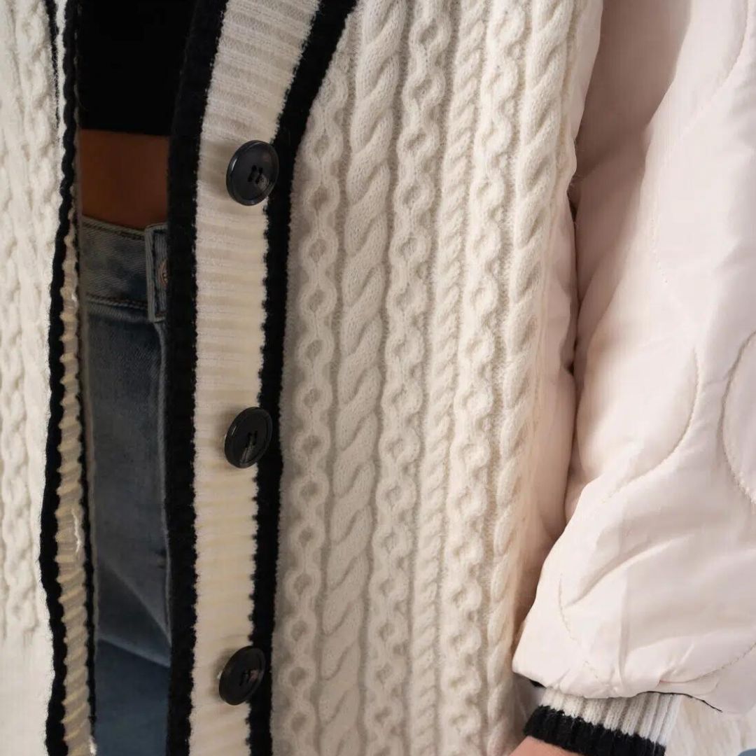 Modische zweifarbige Strickjacke mit Zopfmuster - Dwan