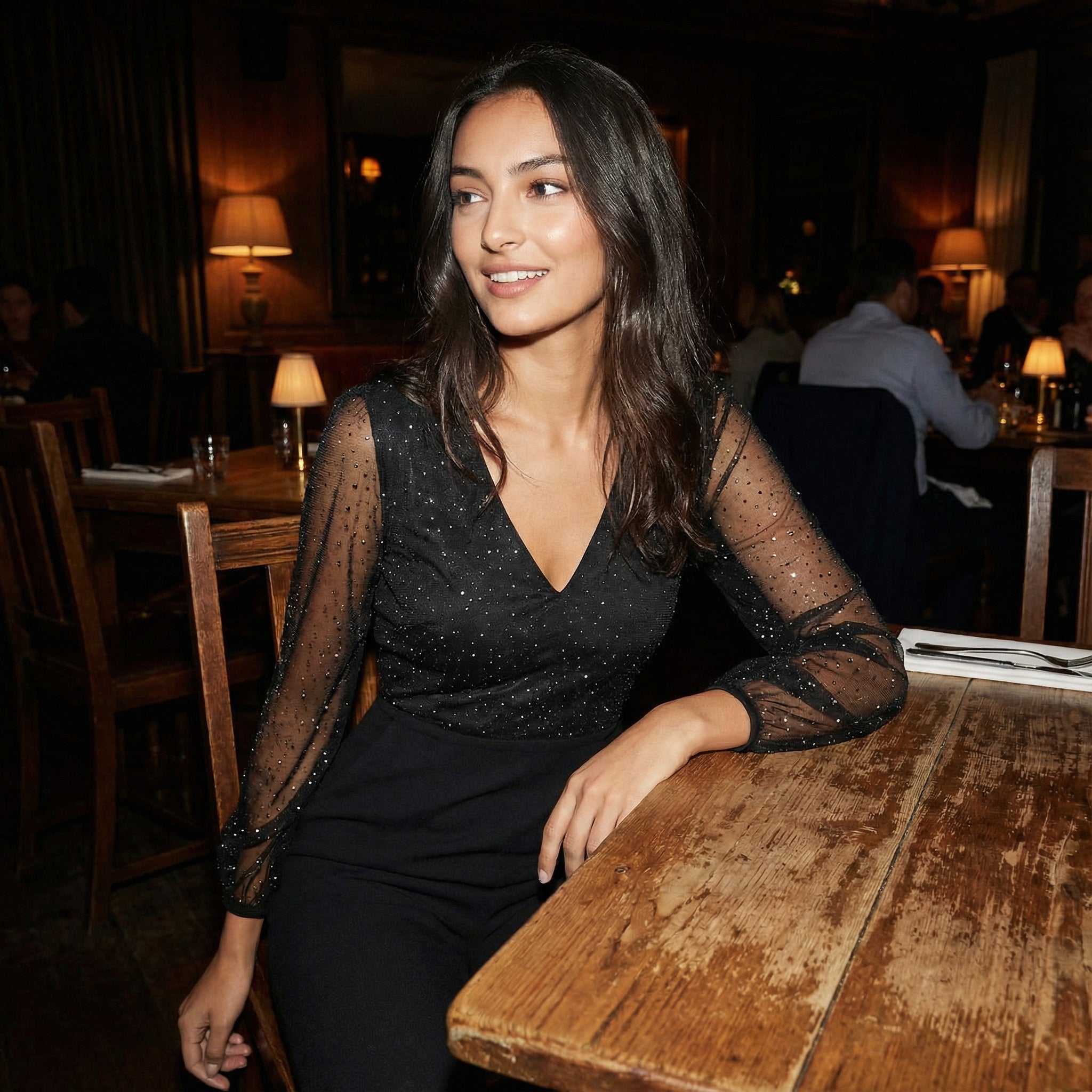 Nova Damen Jumpsuit – Elegantes Design, Lange Ärmel & Fließende Silhouette